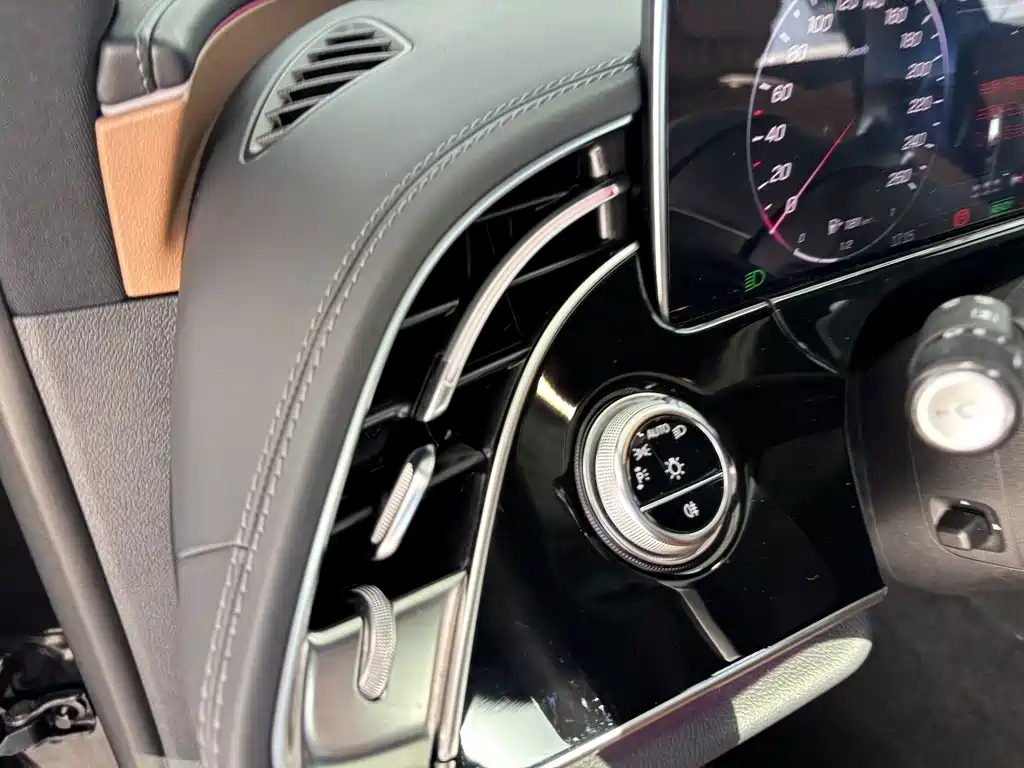 Mercedes-Benz E-Class New Energy — миниатюра 14
