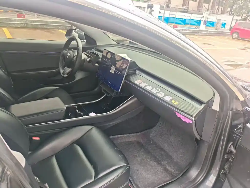 Tesla Model 3 — миниатюра 4