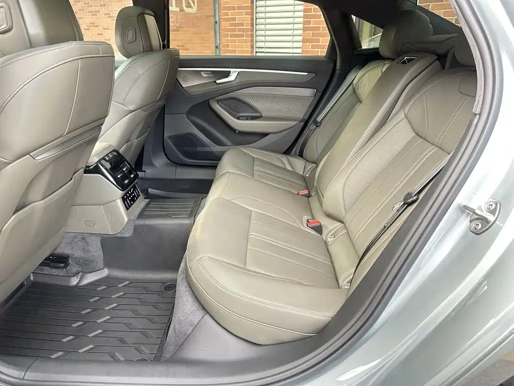 Audi A6L — миниатюра 8