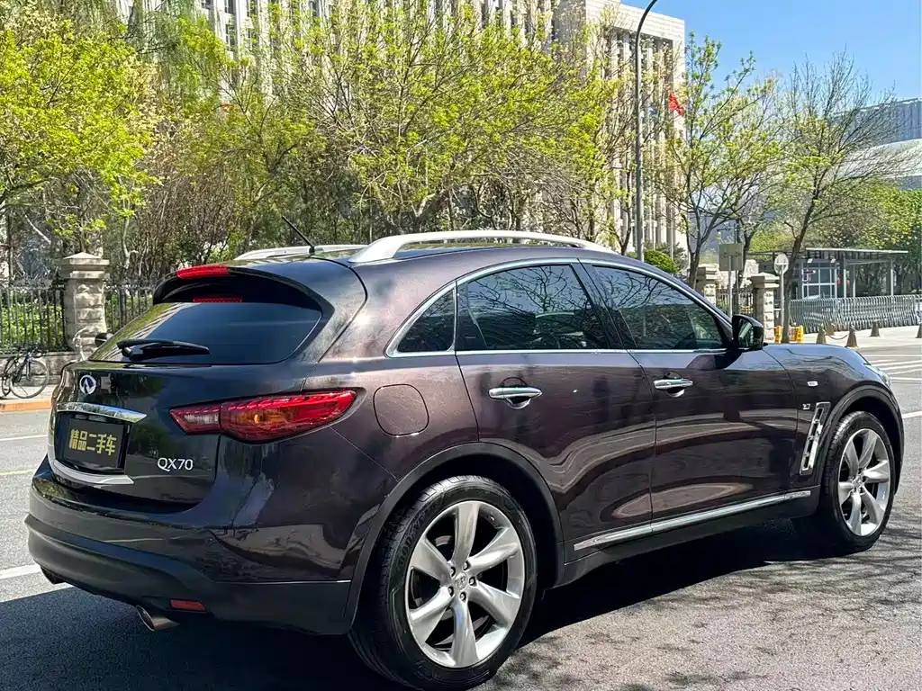 Infiniti QX70 2013 3.7L Standard