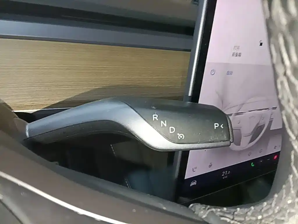 Tesla Model Y — миниатюра 14