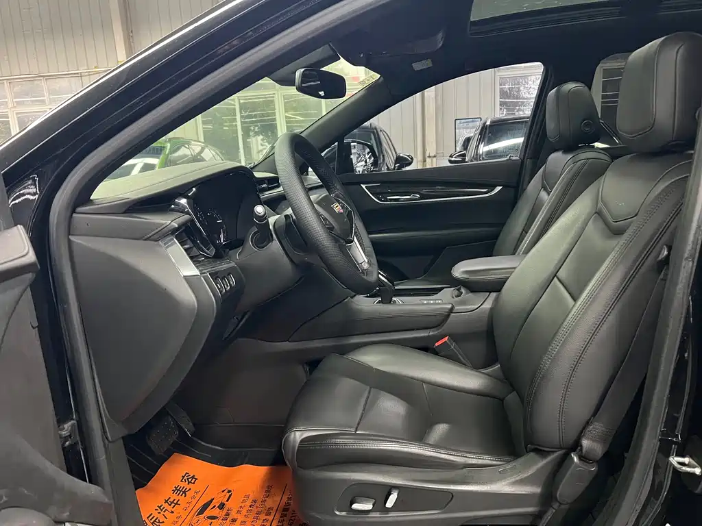 CADILLAC XT5