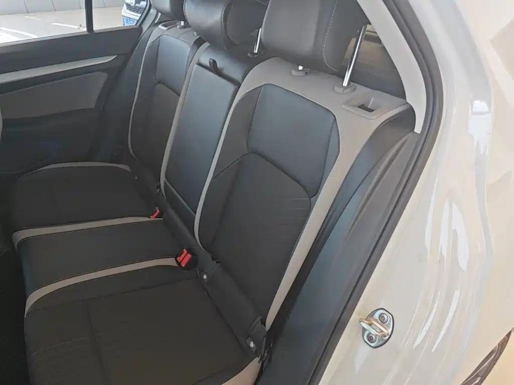Volkswagen Golf — миниатюра 17