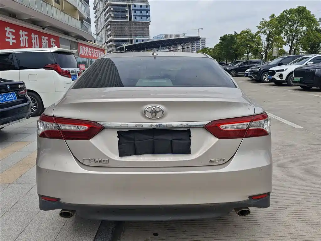 Toyota Camry — миниатюра 6