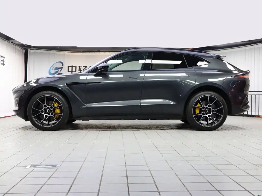 Aston Martin DBX — миниатюра 3