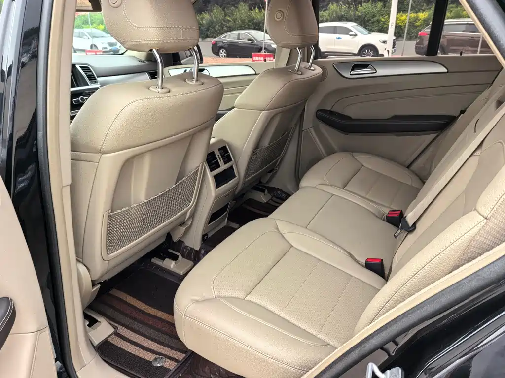 Mercedes-Benz M-Class — миниатюра 8