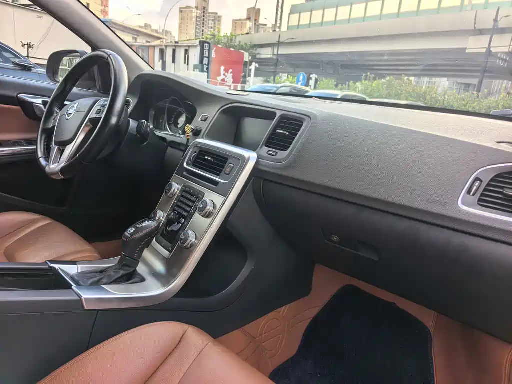 Volvo S60 — миниатюра 6