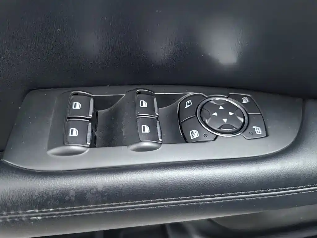 Lincoln MKZ — миниатюра 9