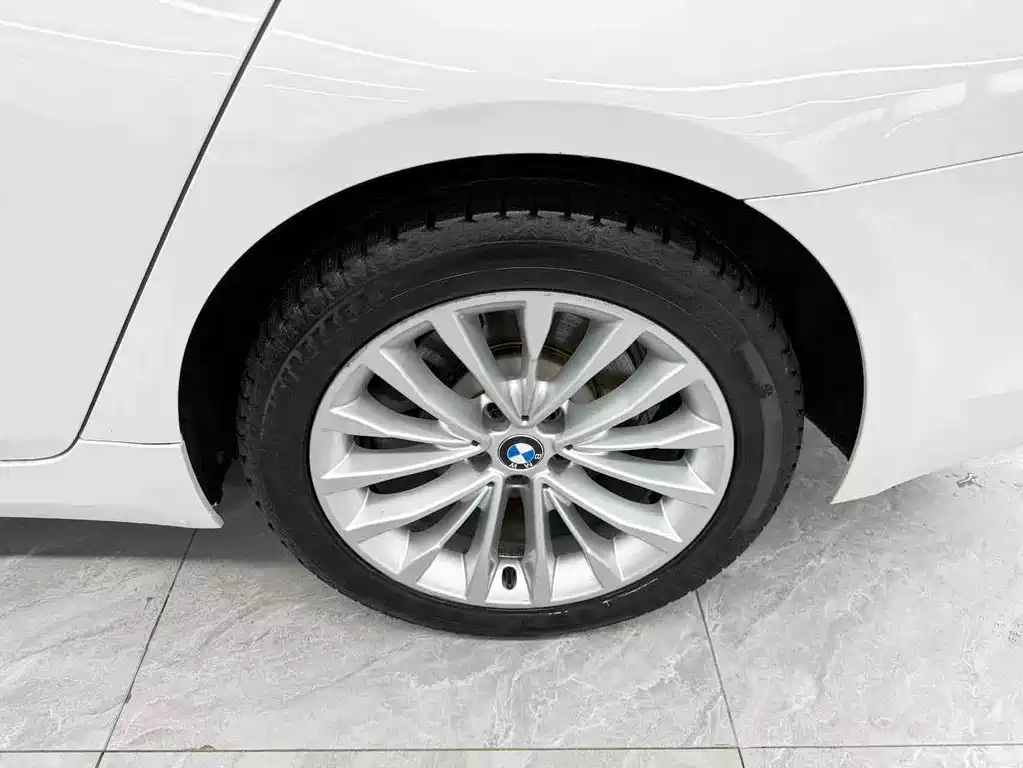 BMW 5 Series — миниатюра 23