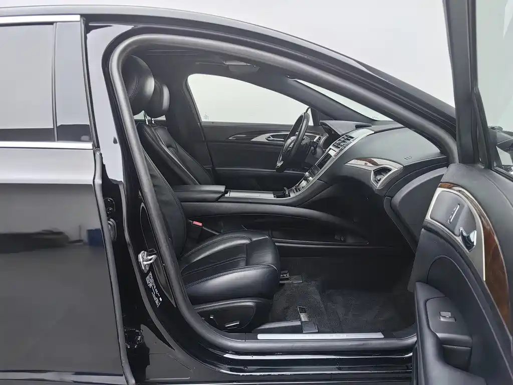 Lincoln MKZ — миниатюра 23