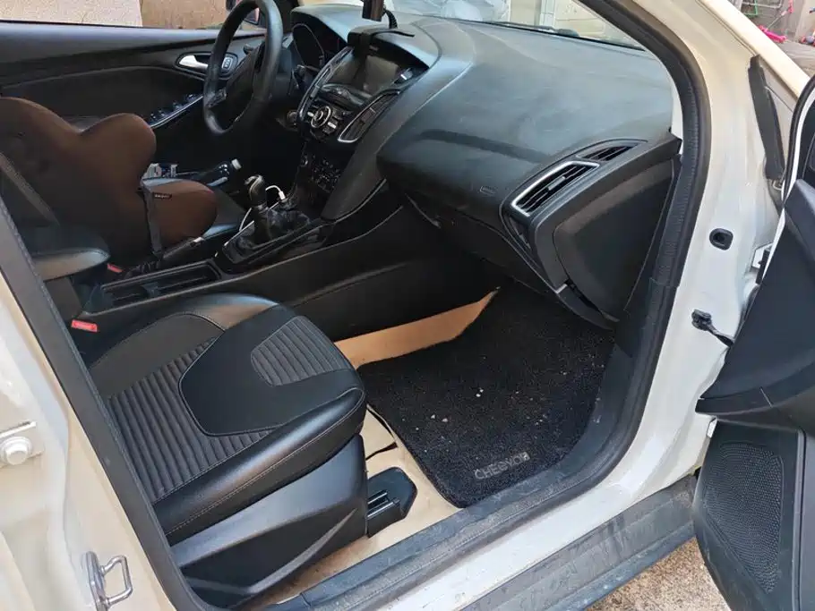 Ford Focus — миниатюра 8