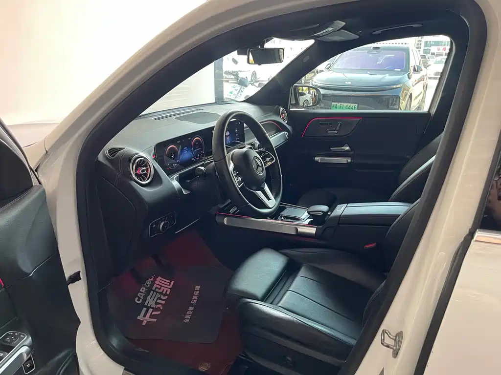 Mercedes-Benz GLB — миниатюра 9
