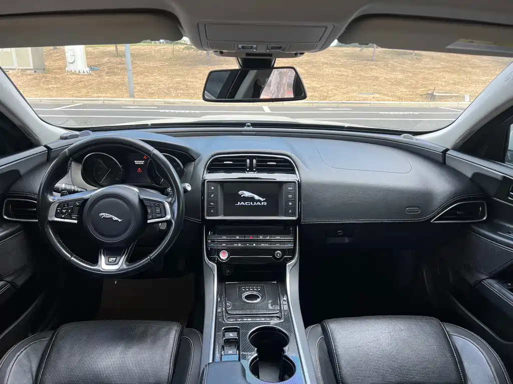Jaguar XE — миниатюра 6
