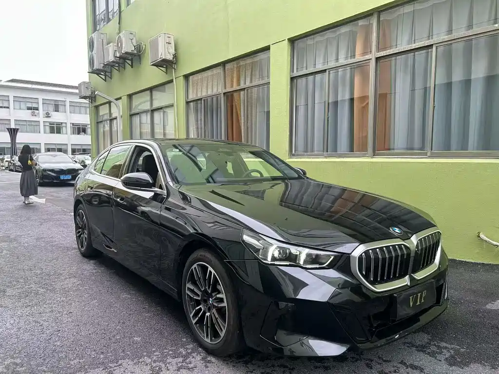 BMW 5 Series — миниатюра 2