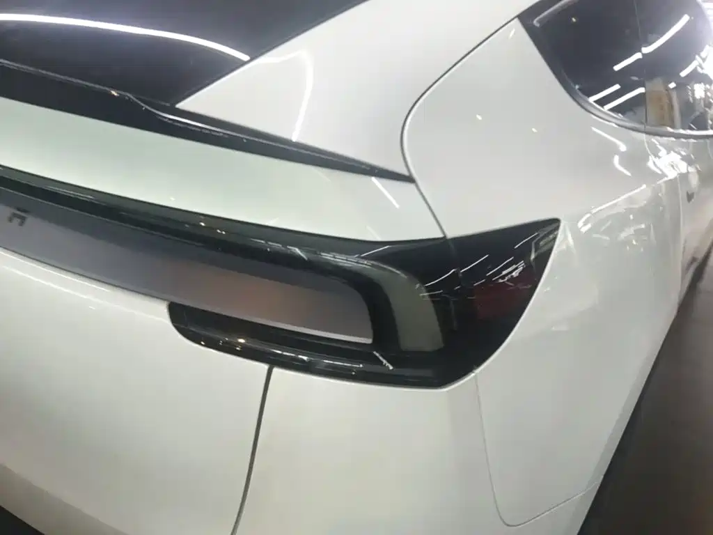 Tesla Model Y L — миниатюра 8