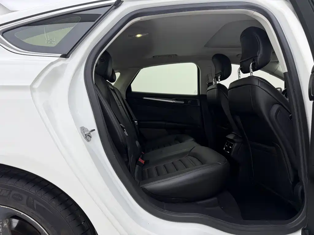 Ford Mondeo — миниатюра 11
