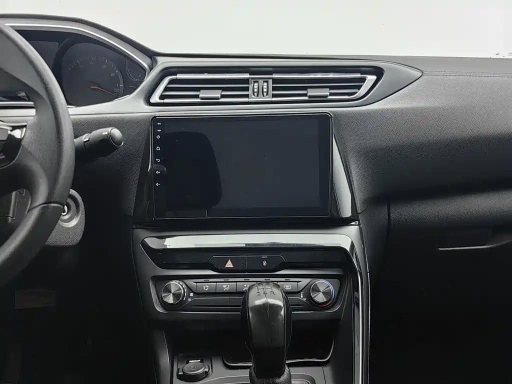 Peugeot 308 — миниатюра 12