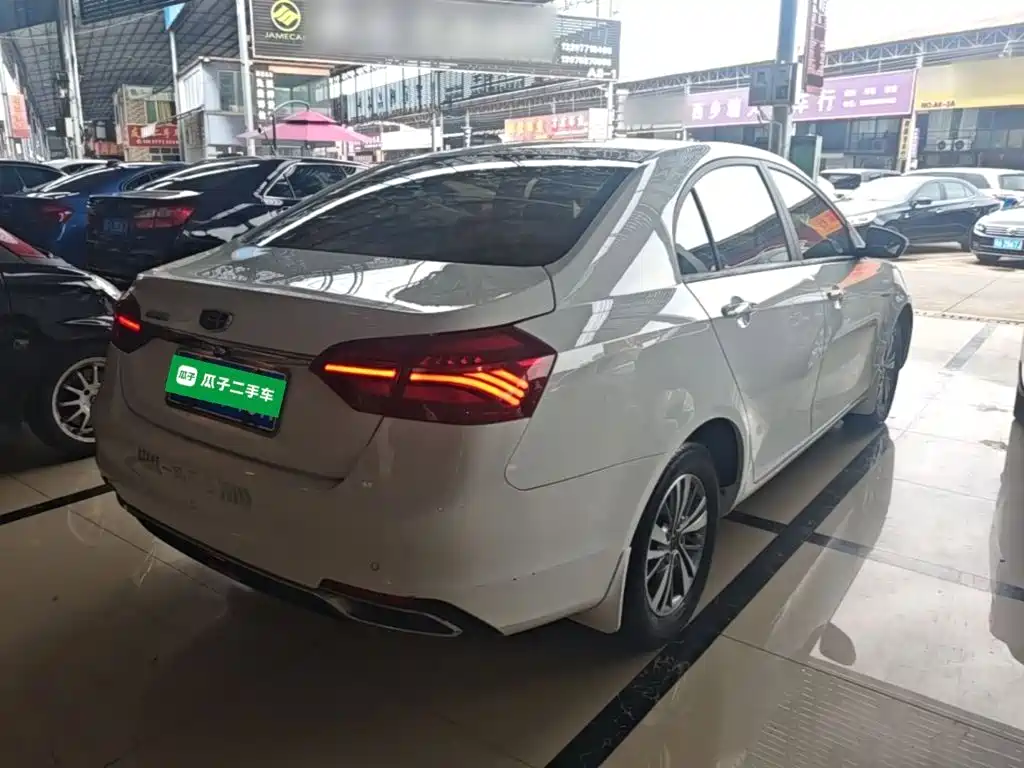 Geely Emgrand — миниатюра 7