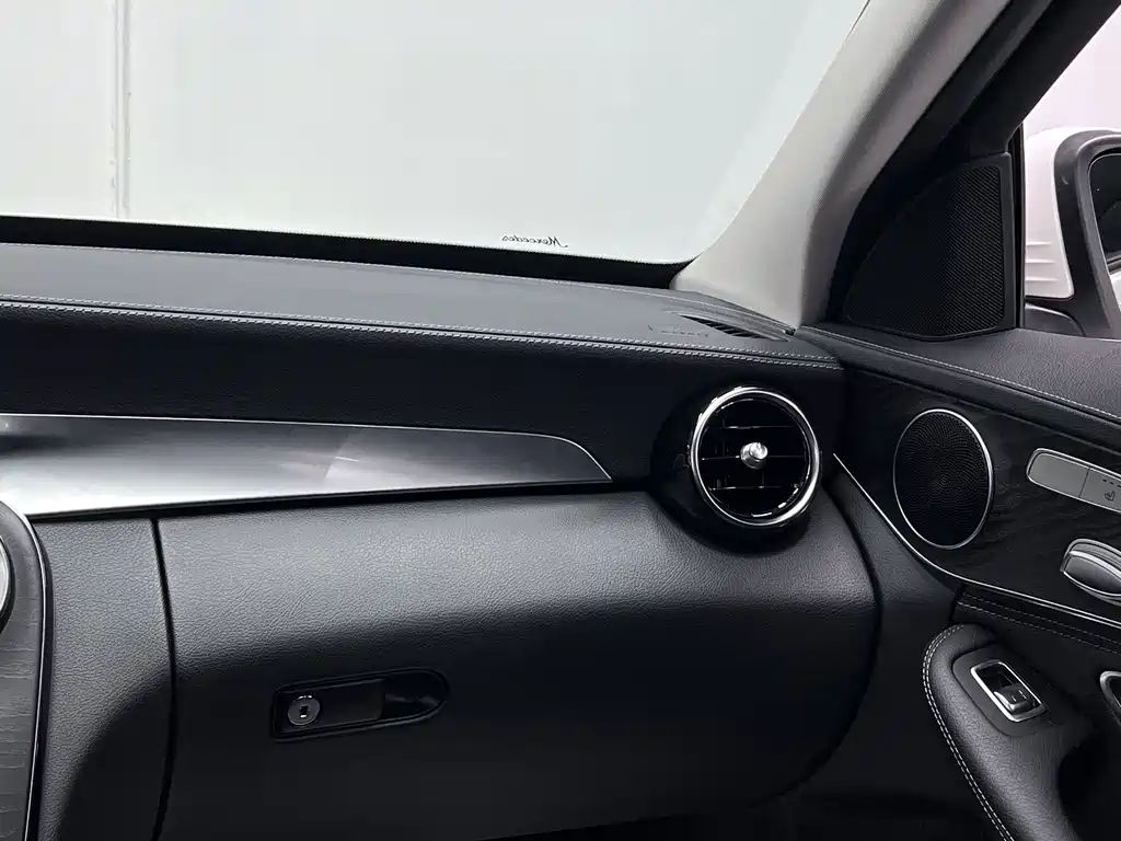 Mercedes-Benz C-Class — миниатюра 17
