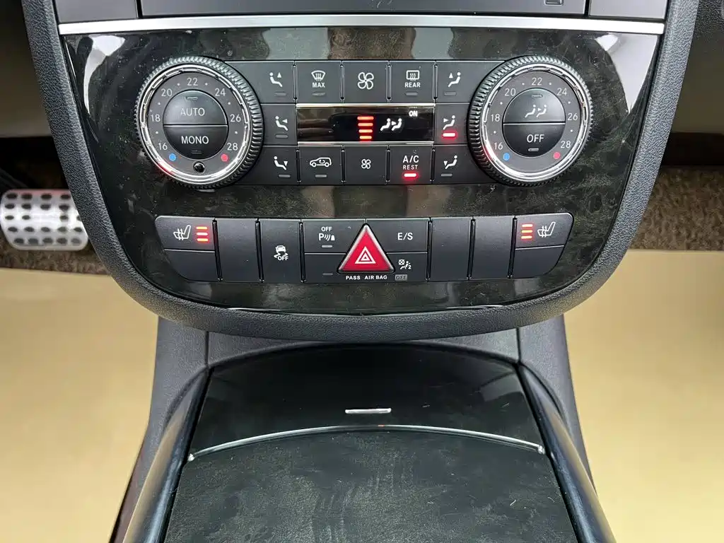 Mercedes-Benz R-Class — миниатюра 25