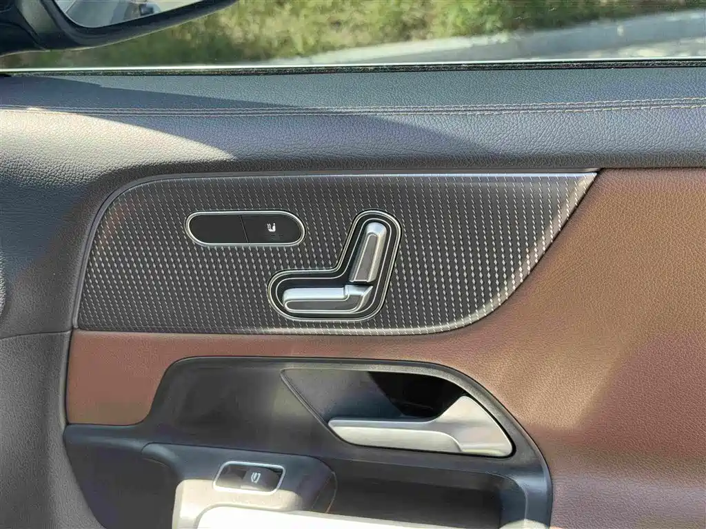 Mercedes-Benz GLB — миниатюра 10