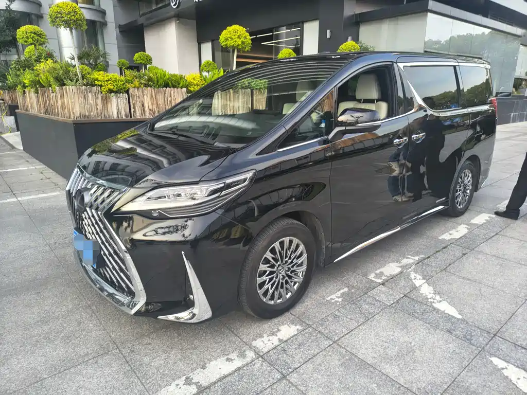 Lexus LM 2020