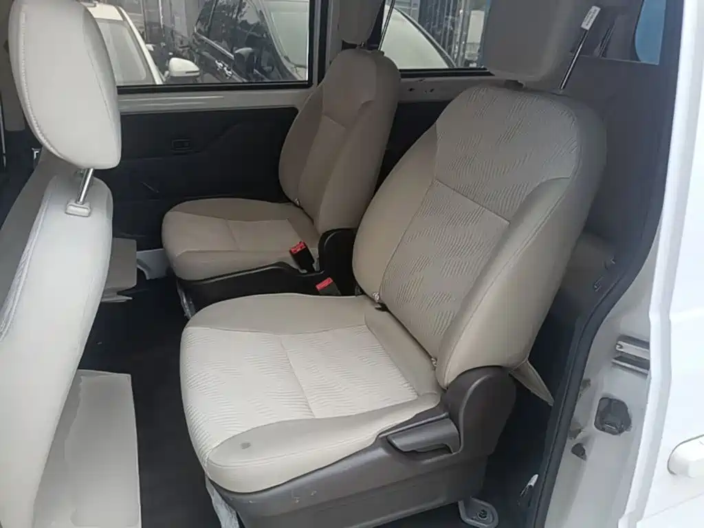 Wuling Rongguang V — миниатюра 17