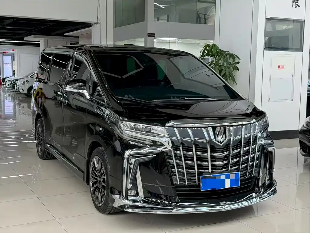 Toyota Alphard — миниатюра 3