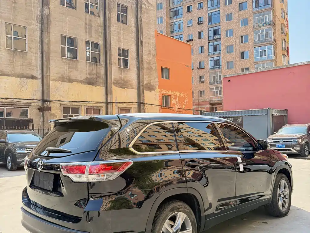 Toyota Highlander 2015 2.0T Luxury 7 мест