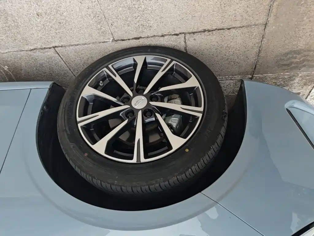 Geely Emgrand — миниатюра 23