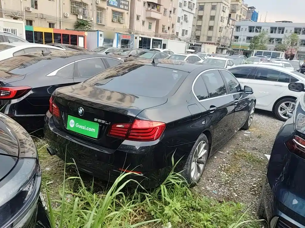 BMW 5 Series — миниатюра 7