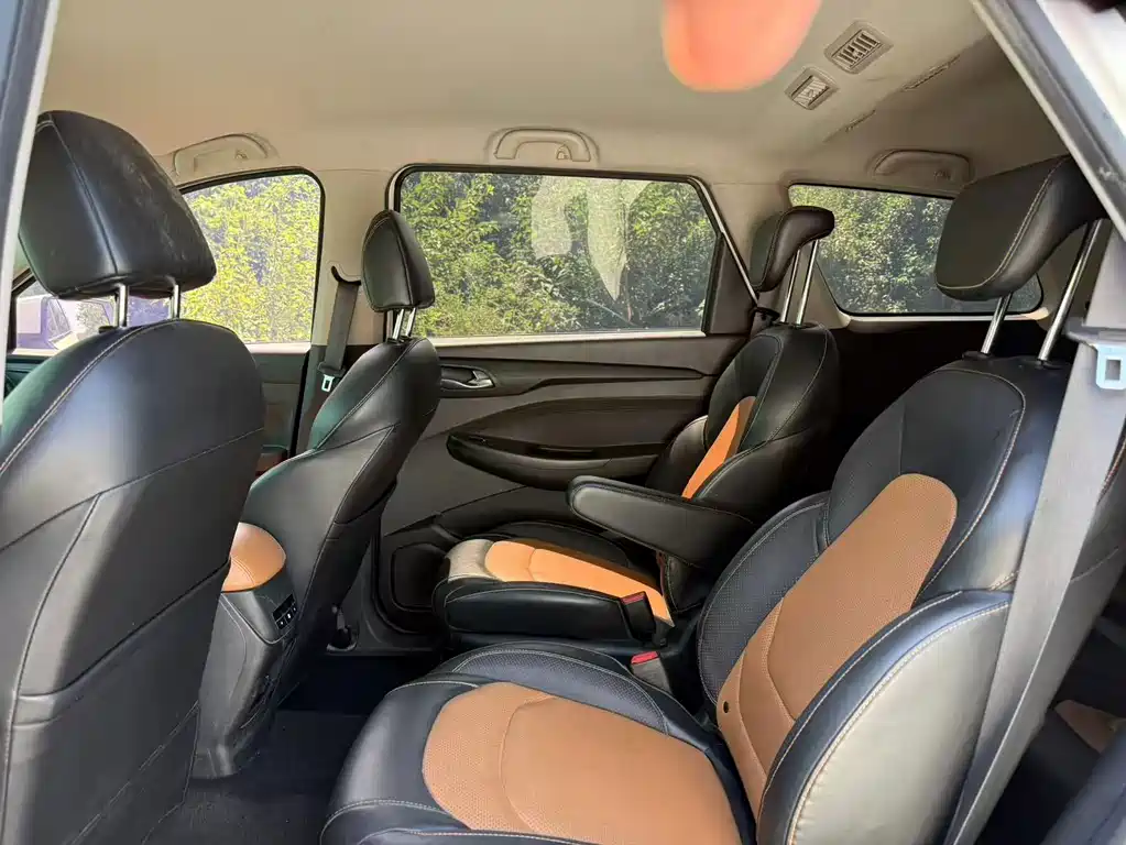 Wuling Hongguang S3 — миниатюра 8