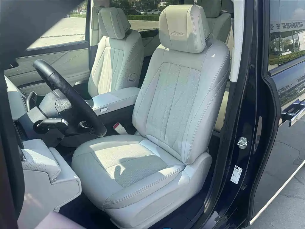 Buick GL8 Hybrid — миниатюра 5