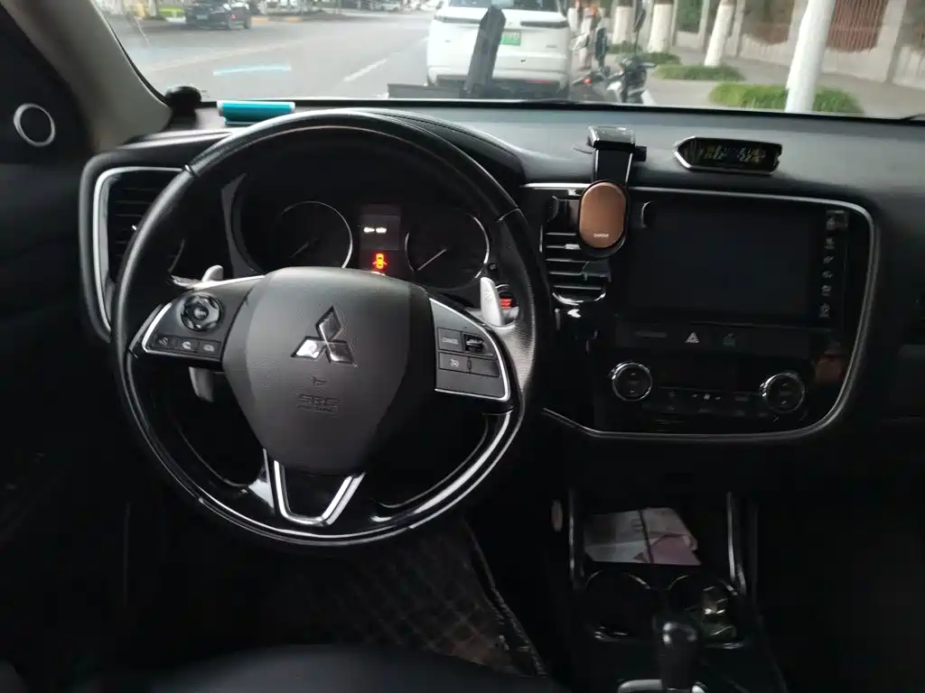 Mitsubishi Outlander — миниатюра 11
