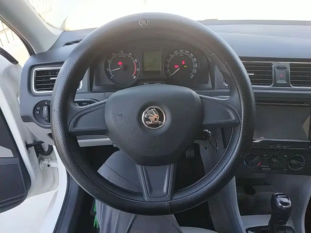 Skoda Rapid — миниатюра 11