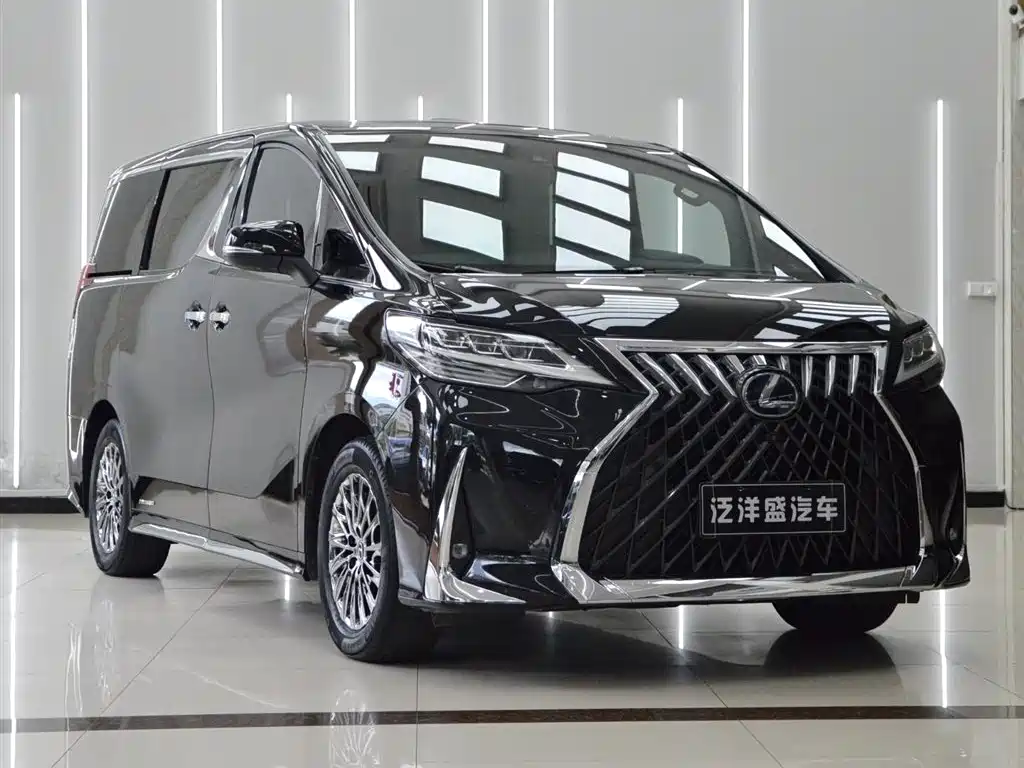 LEXUS  LM