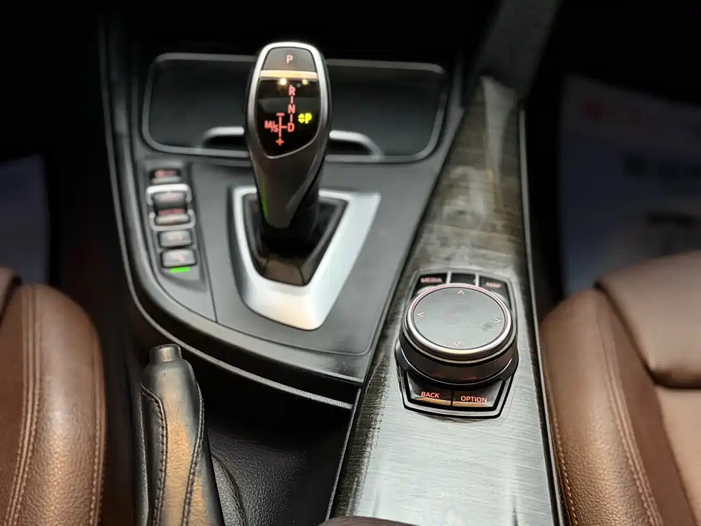 BMW 3 Series — миниатюра 11