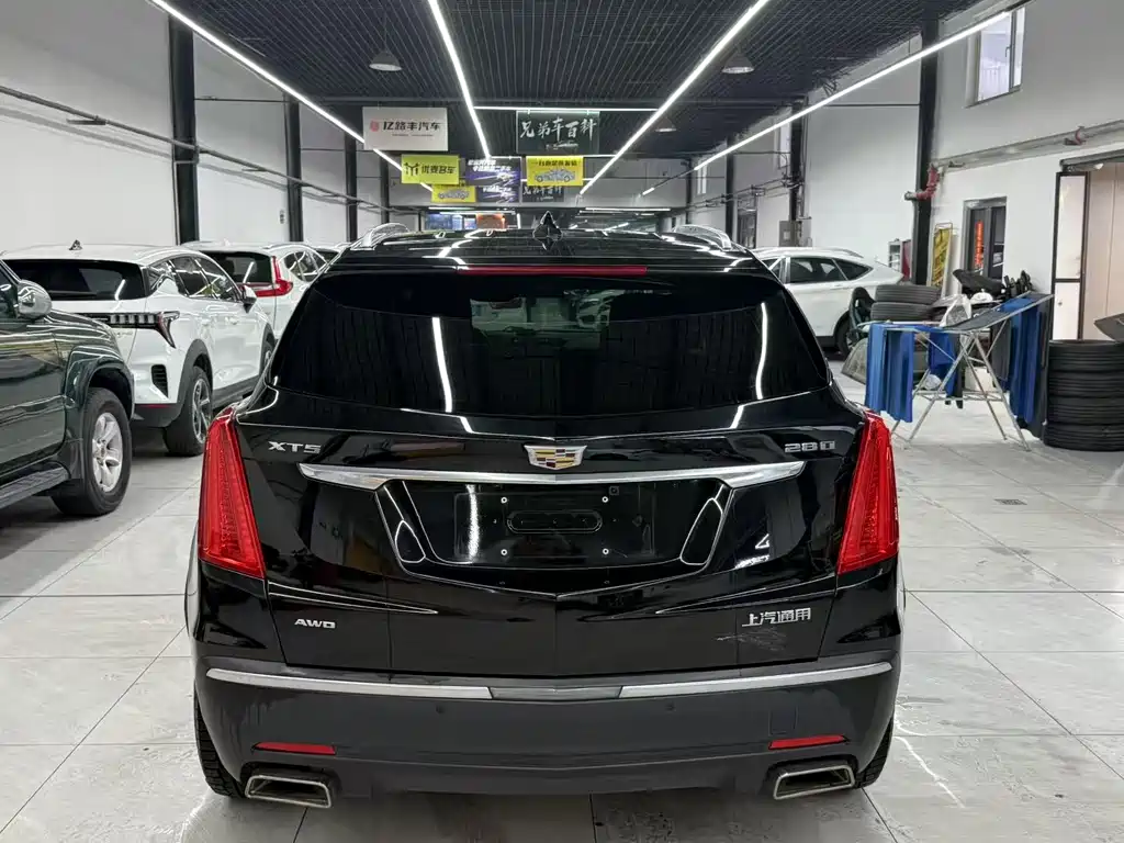 CADILLAC XT5
