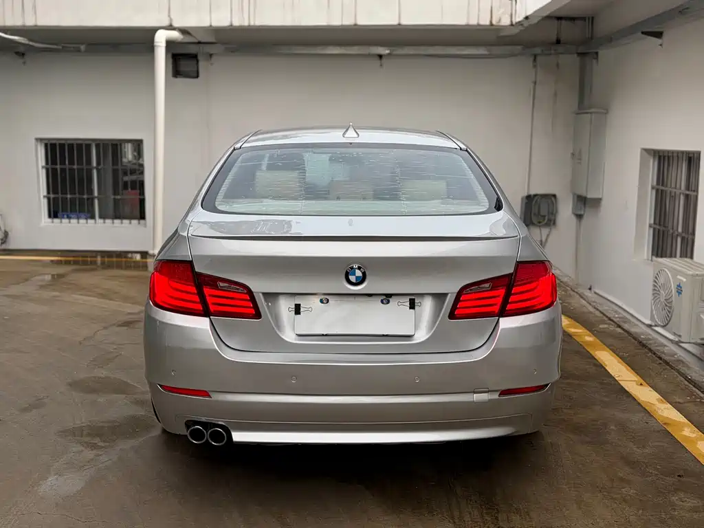 BMW 5 Series — миниатюра 12