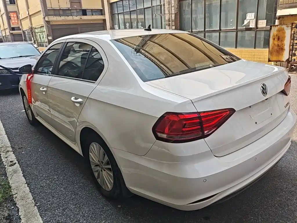 Volkswagen Lavida — миниатюра 5