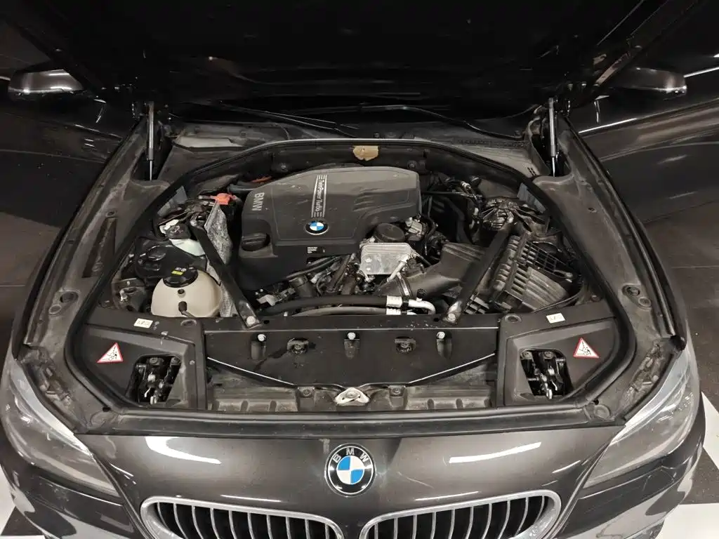 BMW 5 Series — миниатюра 11