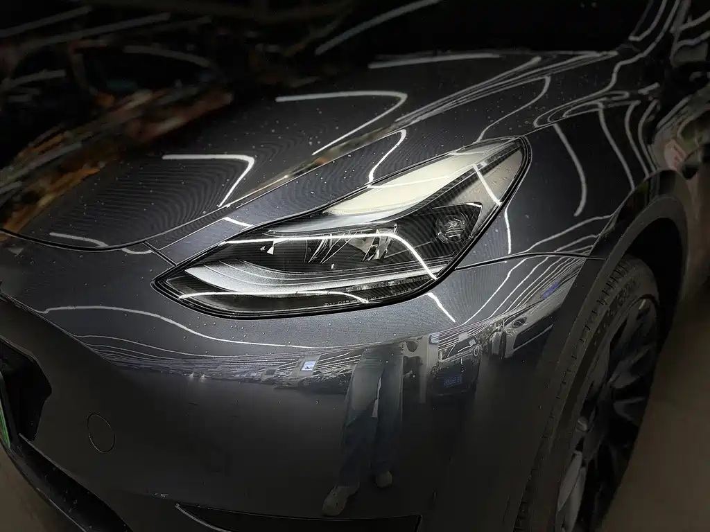 Tesla Model Y — миниатюра 9