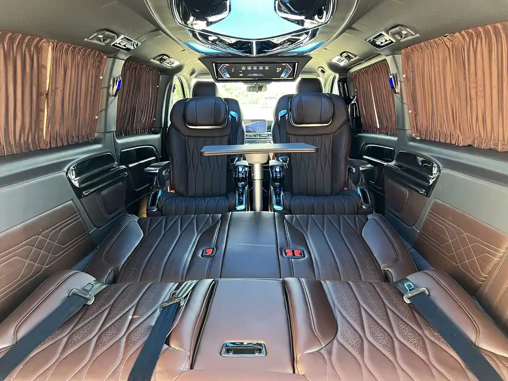 Mercedes-Benz Vito 2024 2.0T Elite 7 мест