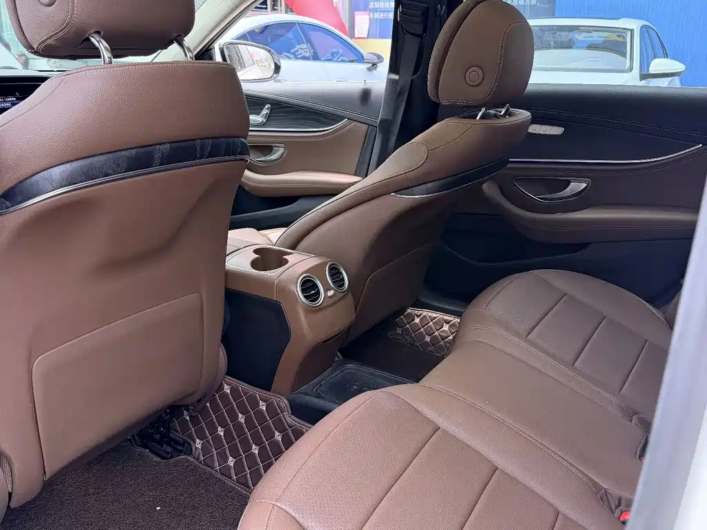 Mercedes-Benz E-Class — миниатюра 5