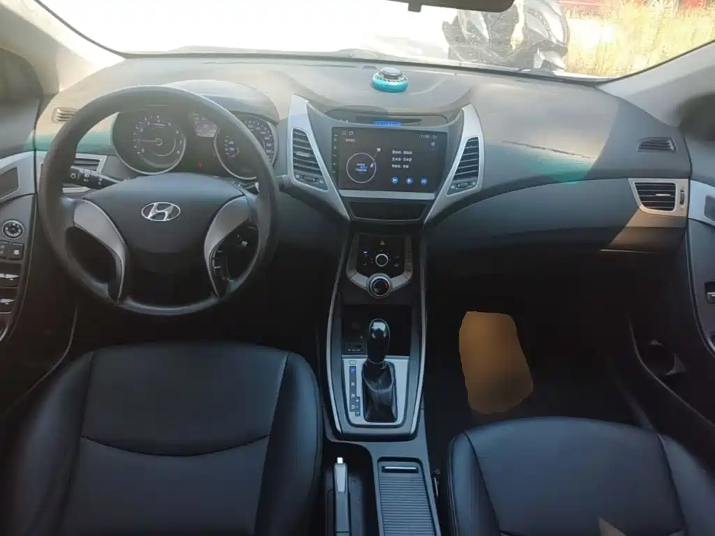 Hyundai Elantra Langdong — миниатюра 10