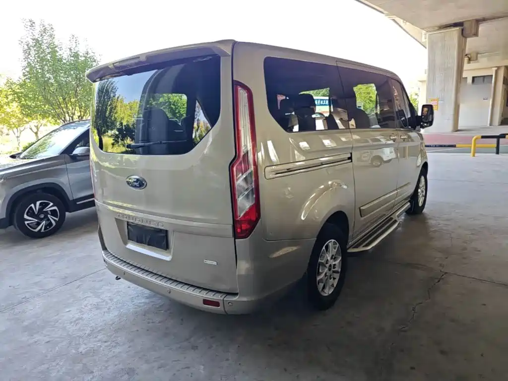 Ford Tourneo — миниатюра 7