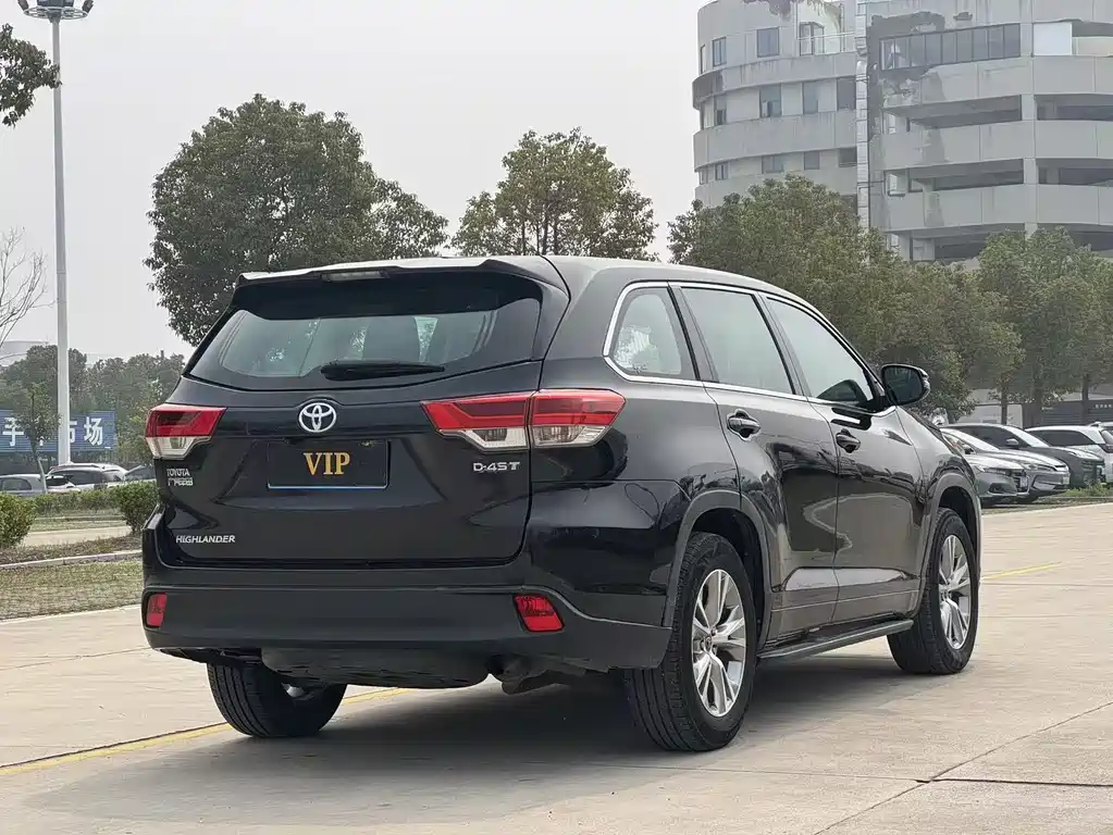 TOYOTA HIGHLANDER