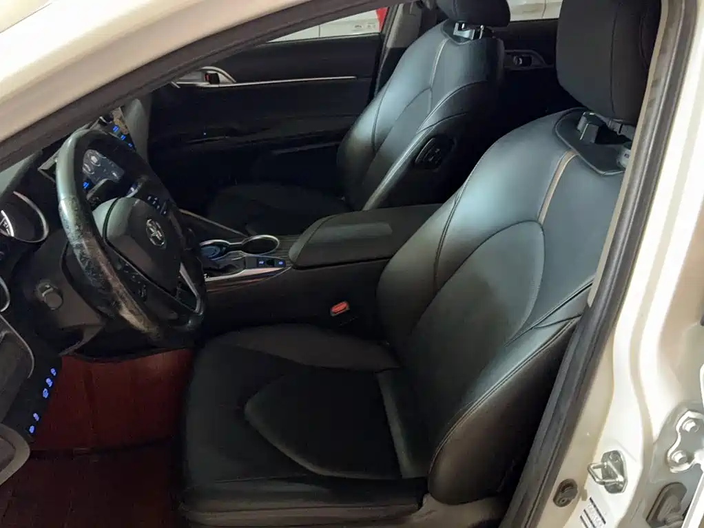 Toyota Camry — миниатюра 12