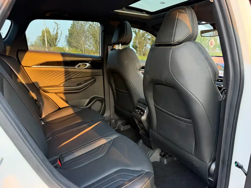 Geely Binyue — миниатюра 25