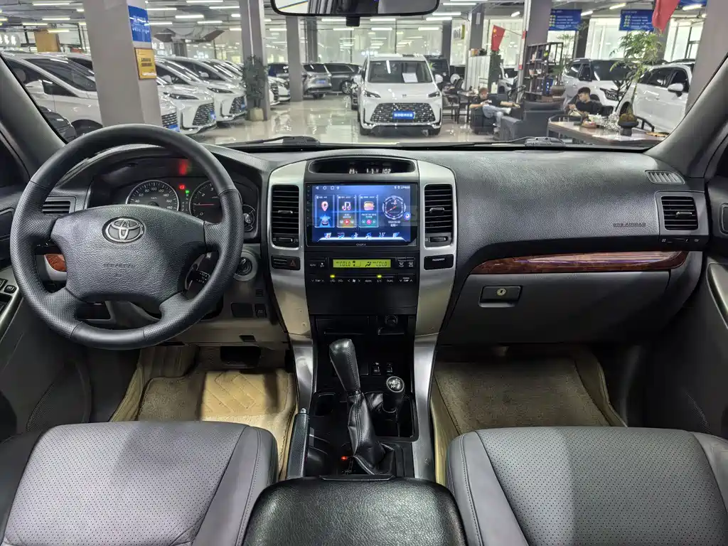 Toyota Land Cruiser Prado 2005 4.0L AT GX Luxury